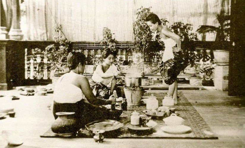 Bunnag [family] girls preparing a meal at the Dusit Palace, 1898 ...