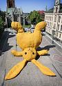 Street Art-florentijn-hofman_big-yellow-rabbit_2011_copy-openart-736x1024