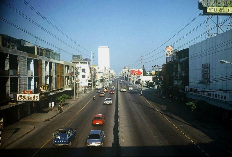 Siam, Thailand &amp; Bangkok Old Photo Thread-new-petchaburi-road-1977-massage-shops