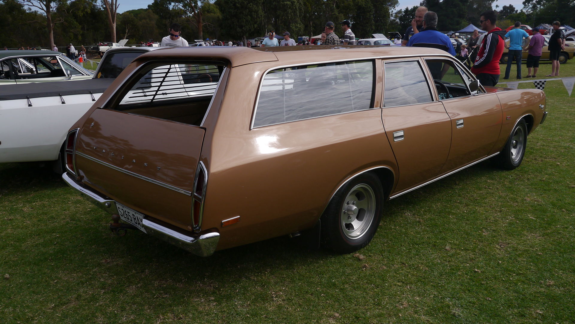 Post the family car when you were a kid.-1920px-chrysler_valiant_vh_series_-16416689364-jpeg