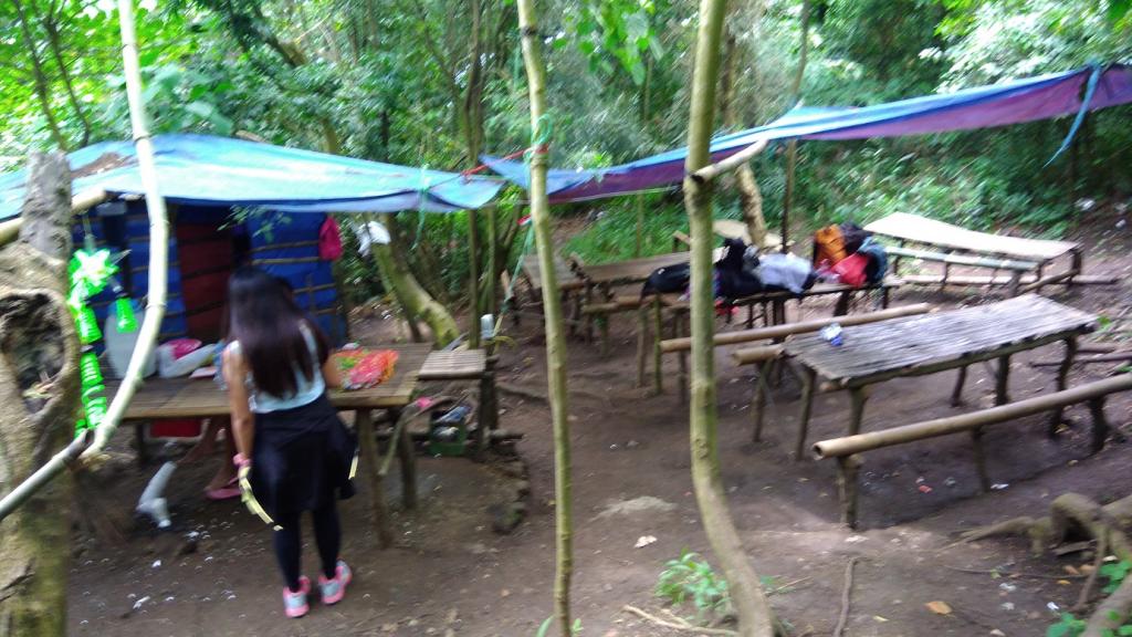 Hiking in the Phils-26_store_lunch-jpg