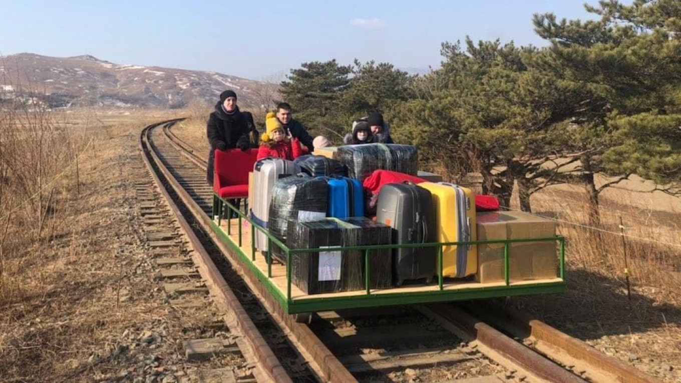 Russian Diplomats Push Railway Handcar Home from North Korea-d235f70a-ef5a-4155-b748-596bf7e45fe5-jpeg