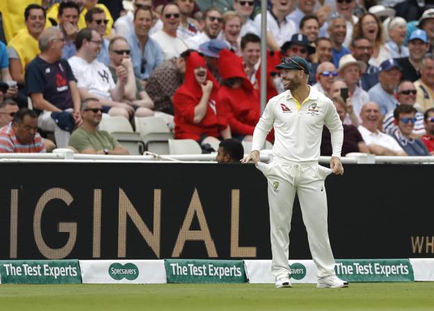The Ashes Thread.-warner-thinks-about-doing-elephant-impression