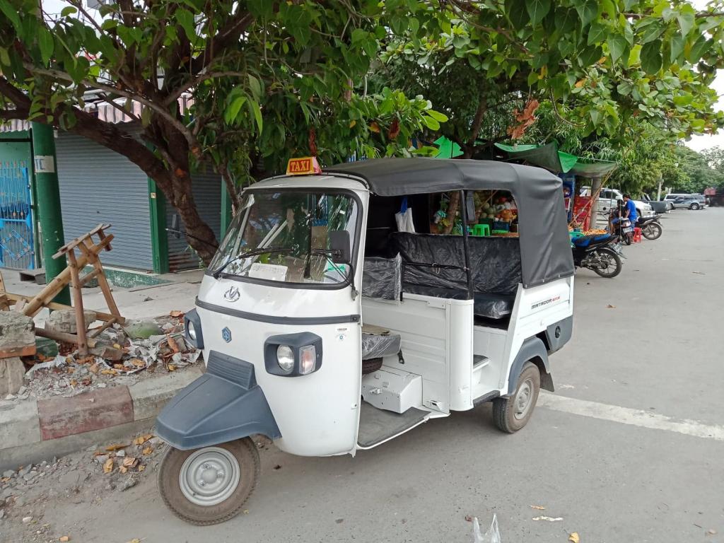 Post a photo a week, of anything/anywhere-tuktuk-jpg