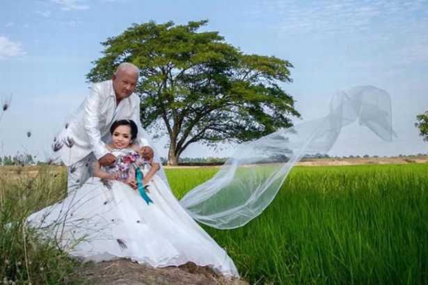Yasothon tiny bride gets dream wedding to man 30 years ..-pay-dwarf-girl-gets-dream-wedding