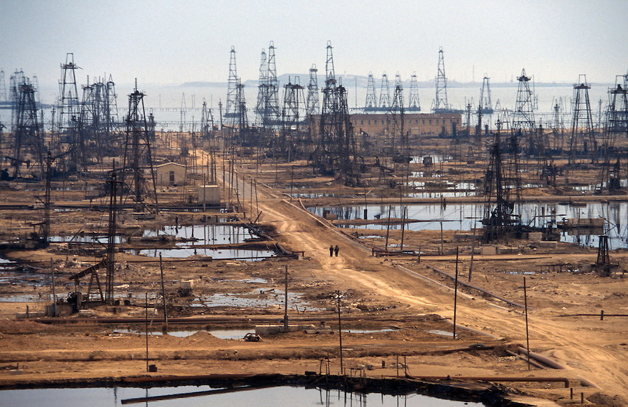 Oil Curse: Sooner Rather Than Later-azerbaijan-baku-oil-jpg