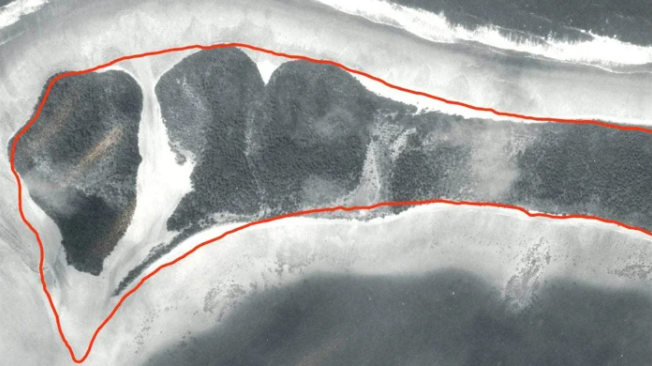 China 'building runway in disputed South China Sea island'-5fd0b12b85f5401a486ea066-png