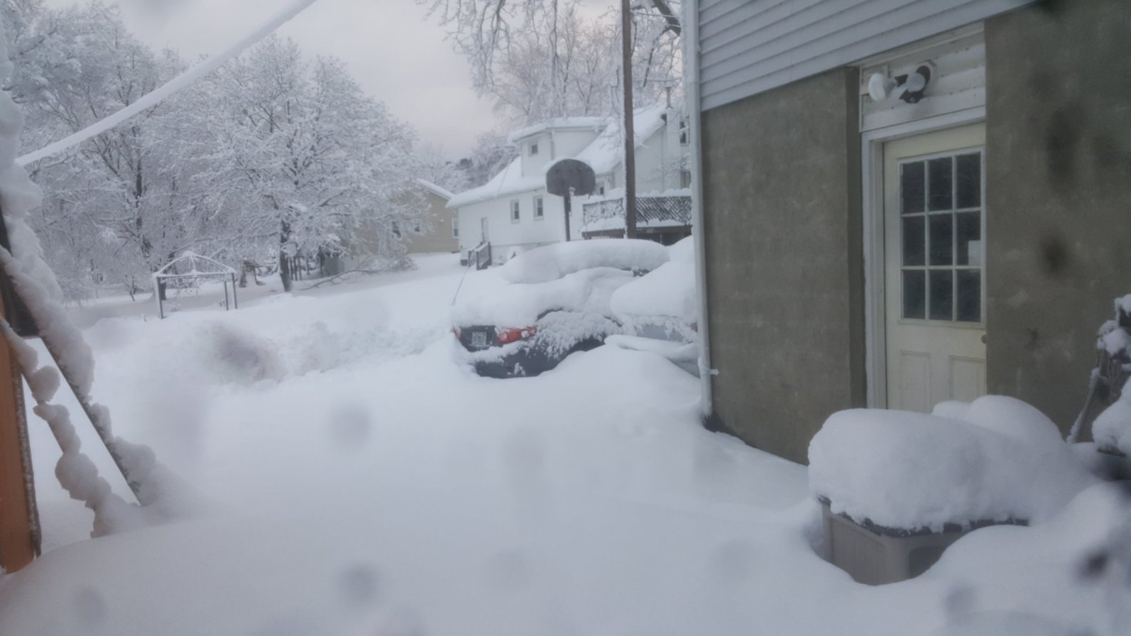 Thousands of flights cancelled as winter storm and cold sweeps the US-snow-ny-jpg