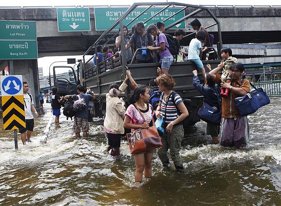 Bangkok Floods, 7th November, 2011-More evacuations loom